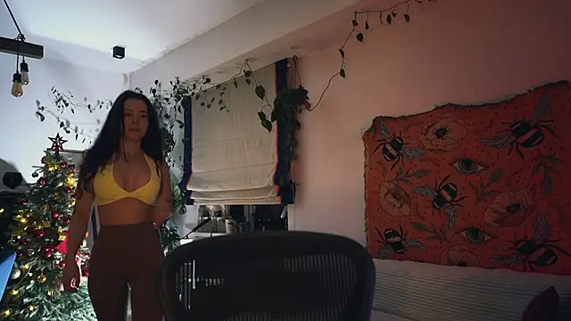 Snapshot of Leona_Mell chatting on 12/14/25, 10:36 Leona Mell online show from 12/14/25, 10:36