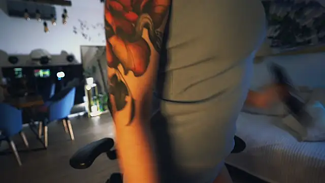 Snapshot of Leona_Mell chatting on 01/15/26, 11:08 Leona Mell online show from 01/15/26, 11:08