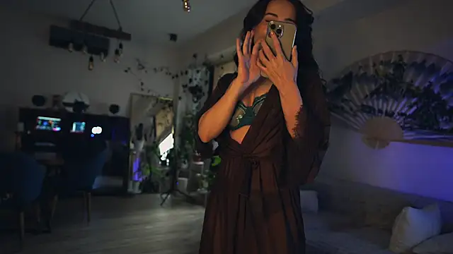 Snapshot of Leona_Mell chatting on 03/03/26, 04:07 Leona Mell online show from 03/03/26, 04:07