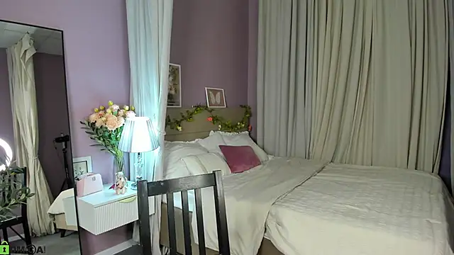 Snapshot of Dearly_Emily chatting on 05/20/26, 05:30 Dearly Emily online show from 05/20/26, 05:30