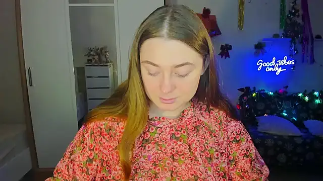 Demure Smile online show from 12/08/24, 04:14