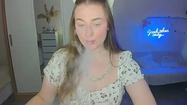 Demure Smile online show from 02/09/25, 07:16