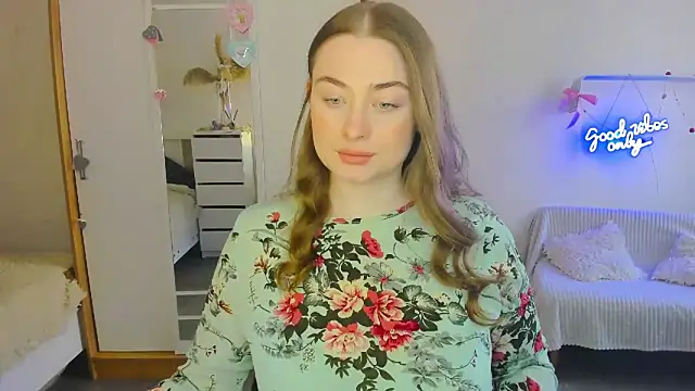 Demure Smile online show from 02/19/25, 09:17