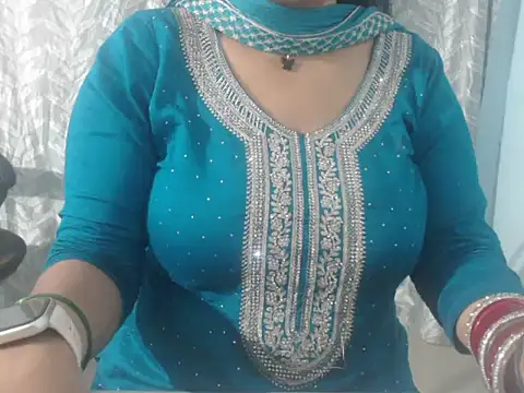 cute-priy online show from 01/23/25, 05:13