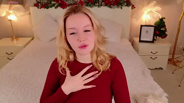 Snapshot of AliceMorr chatting on 12/13/24, 07:47 AliceMorr online show from 12/13/24, 07:47