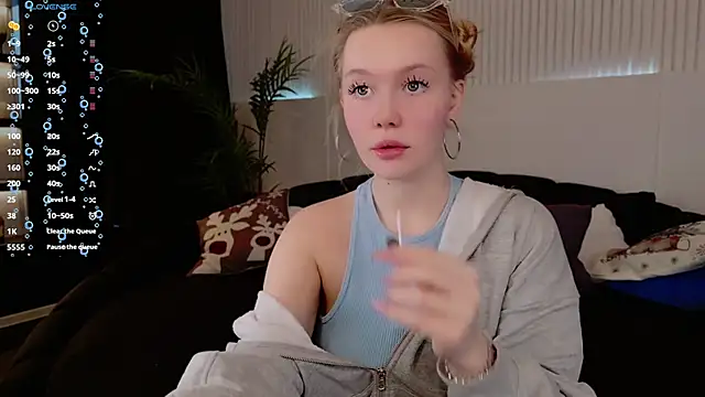 Snapshot of AliceMorr chatting on 12/21/24, 08:28 AliceMorr online show from 12/21/24, 08:28