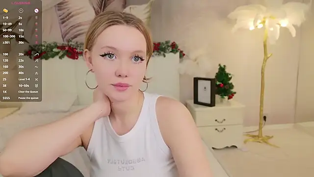 Snapshot of AliceMorr chatting on 12/23/24, 06:37 AliceMorr online show from 12/23/24, 06:37