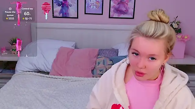 Snapshot of AliceMorr chatting on 02/01/25, 09:00 AliceMorr online show from 02/01/25, 09:00