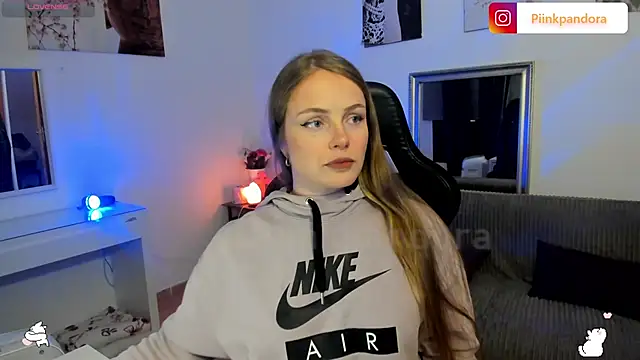 Snapshot of Piinkpandora chatting on 03/07/26, 08:50 Piinkpandora online show from 03/07/26, 08:50