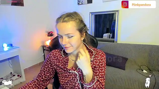 Snapshot of Piinkpandora chatting on 03/12/26, 07:20 Piinkpandora online show from 03/12/26, 07:20