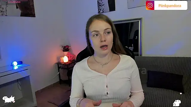 Snapshot of Piinkpandora chatting on 03/21/26, 08:34 Piinkpandora online show from 03/21/26, 08:34