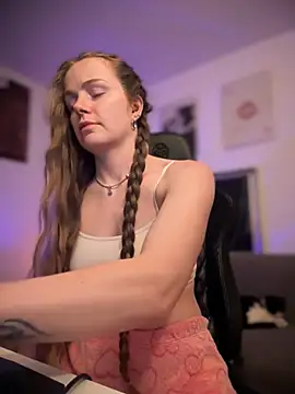 Snapshot of Piinkpandora chatting on 04/03/26, 08:07 Piinkpandora online show from 04/03/26, 08:07