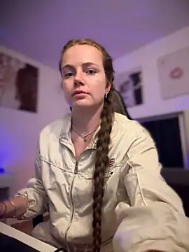 Snapshot of Piinkpandora chatting on 04/04/26, 07:00 Piinkpandora online show from 04/04/26, 07:00