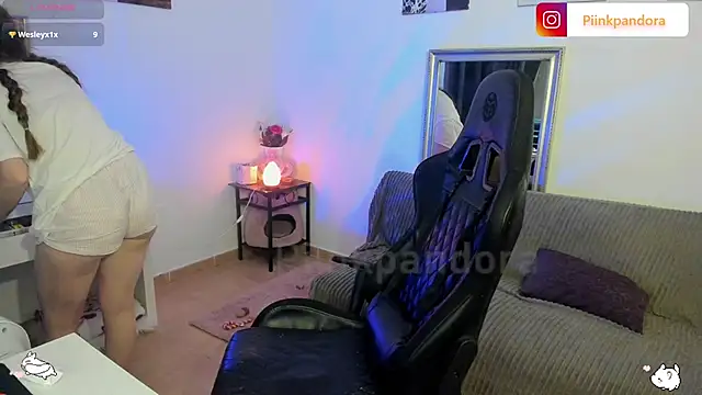 Snapshot of Piinkpandora chatting on 04/18/26, 12:20 Piinkpandora online show from 04/18/26, 12:20