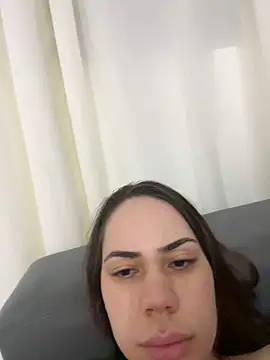 Snapshot of Julinha18 chatting on 03/10/25, 05:11 Julinha18 online show from 03/10/25, 05:11