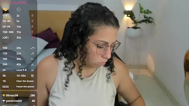 aixa 15 online show from 12/17/24, 05:47