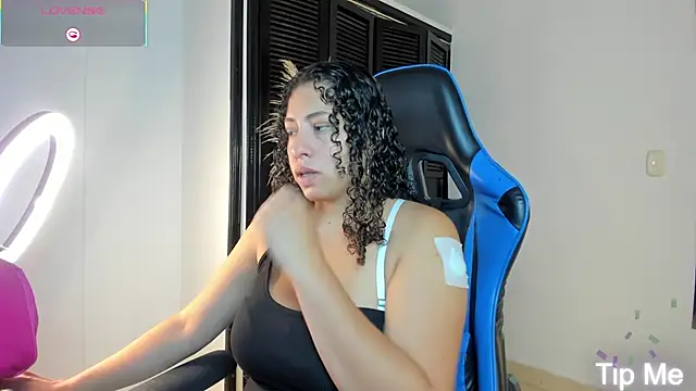 Snapshot of aixa_15 chatting on 09/20/25, 11:33 aixa 15 online show from 09/20/25, 11:33