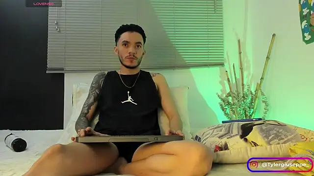 Tylergiuseppe  online show from 01/17/25, 04:49