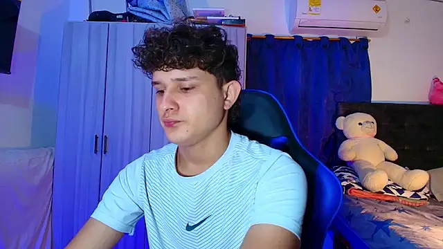 Snapshot of Nathan_Bluee chatting on 01/18/26, 05:17 Nathan Bluee online show from 01/18/26, 05:17