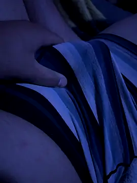 Snapshot of yungsexy- chatting on 09/16/25, 03:18 yungsexy- online show from 09/16/25, 03:18