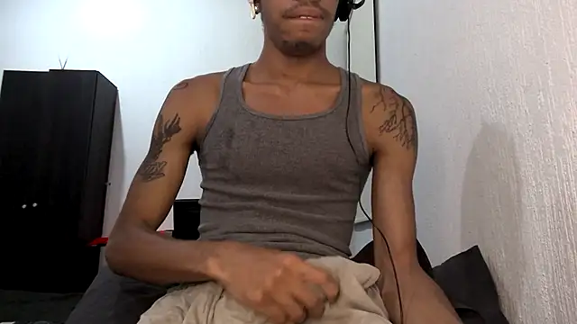 Snapshot of Skinnyblackman chatting on 03/11/26, 04:40 Skinnyblackman online show from 03/11/26, 04:40