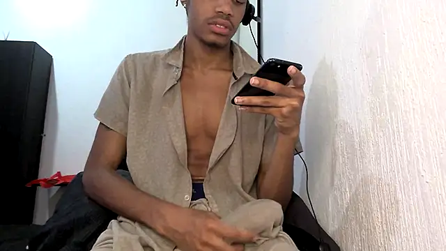 Snapshot of Skinnyblackman chatting on 03/12/26, 04:40 Skinnyblackman online show from 03/12/26, 04:40