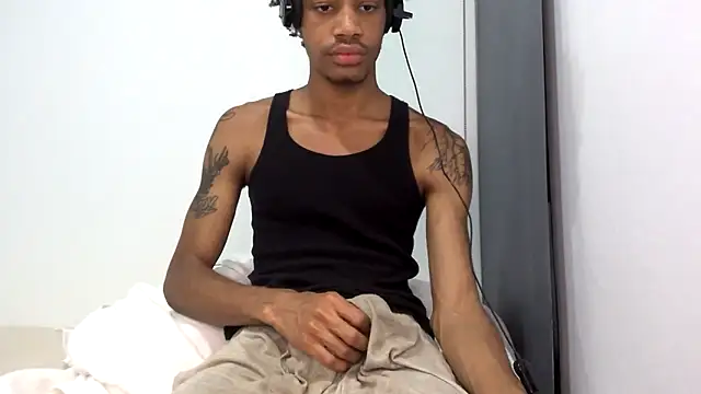 Snapshot of Skinnyblackman chatting on 03/14/26, 05:57 Skinnyblackman online show from 03/14/26, 05:57