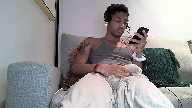 Snapshot of Skinnyblackman chatting on 03/19/26, 06:06 Skinnyblackman online show from 03/19/26, 06:06