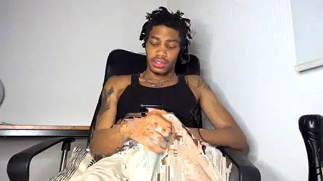 Snapshot of Skinnyblackman chatting on 05/28/26, 04:10 Skinnyblackman online show from 05/28/26, 04:10