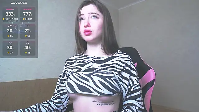 Snapshot of Luxuryalma chatting on 04/23/26, 10:25 Luxuryalma online show from 04/23/26, 10:25