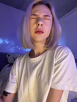 Snapshot of _urbestie_ chatting on 04/14/26, 11:33 urbestie online show from 04/14/26, 11:33