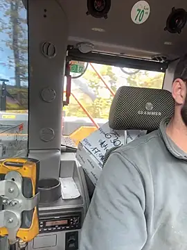 Snapshot of Bick_dick1997 chatting on 10/23/25, 01:32 Bick dick1997 online show from 10/23/25, 01:32