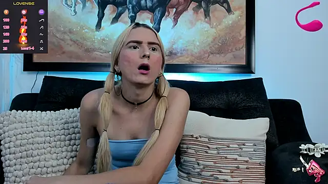 Snapshot of shannel__queen chatting on 02/02/25, 03:17 shannel  queen online show from 02/02/25, 03:17