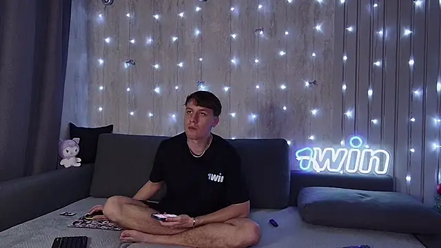 Snapshot of wineandboobss chatting on 12/24/24, 05:02 wineandboobss online show from 12/24/24, 05:02