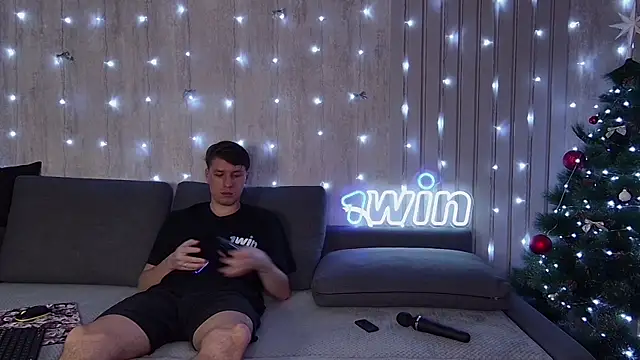 Snapshot of wineandboobss chatting on 12/25/24, 03:17 wineandboobss online show from 12/25/24, 03:17