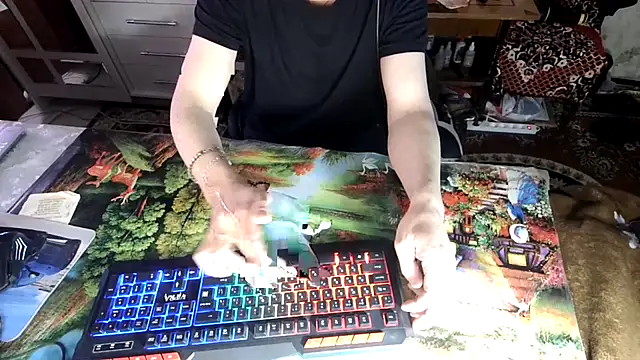 Snapshot of oleg1982yval12 chatting on 04/24/26, 01:57 oleg1982yval12 online show from 04/24/26, 01:57