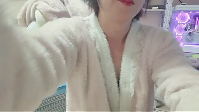 majlee2024 online show from 10/25/25, 01:51