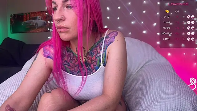 Snapshot of Tanya_Acid chatting on 06/11/26, 05:05 Tanya Acid online show from 06/11/26, 05:05