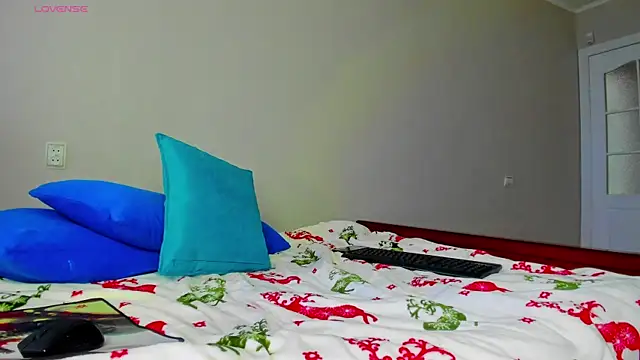 Snapshot of _Luna_Ly chatting on 01/01/25, 04:50 Luna Ly online show from 01/01/25, 04:50