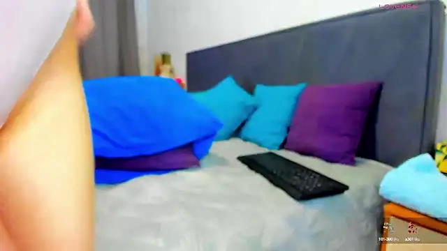 Snapshot of _Luna_Ly chatting on 03/14/25, 04:43 Luna Ly online show from 03/14/25, 04:43