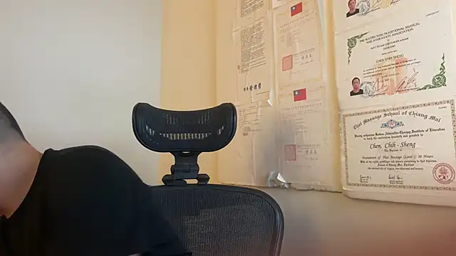 Snapshot of chih515 chatting on 12/20/24, 02:52 chih515 online show from 12/20/24, 02:52