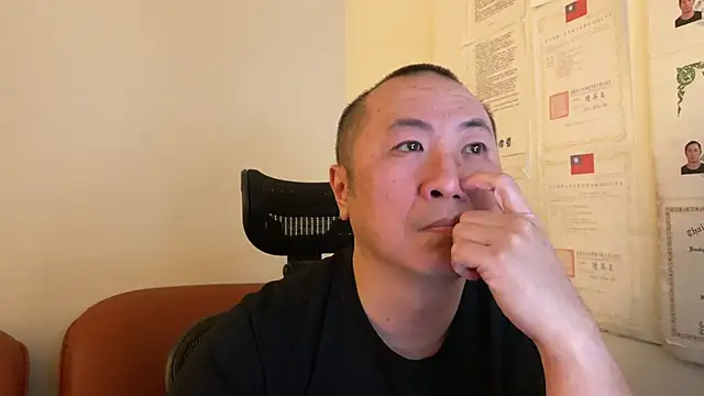 Snapshot of chih515 chatting on 01/29/25, 02:51 chih515 online show from 01/29/25, 02:51