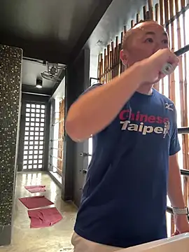 Snapshot of chih515 chatting on 02/05/25, 12:42 chih515 online show from 02/05/25, 12:42