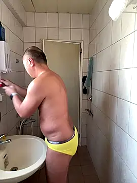 Snapshot of chih515 chatting on 10/25/25, 12:51 chih515 online show from 10/25/25, 12:51