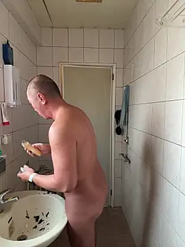 Snapshot of chih515 chatting on 10/27/25, 12:26 chih515 online show from 10/27/25, 12:26