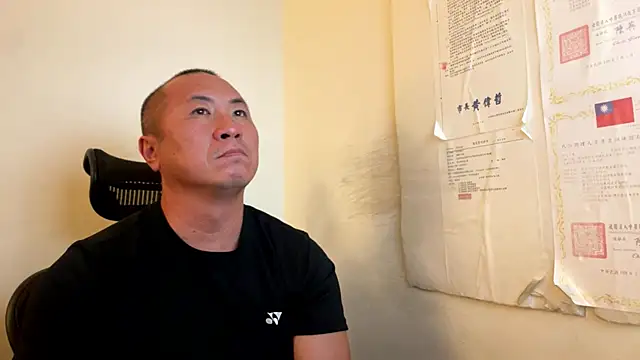 Snapshot of chih515 chatting on 11/27/25, 07:32 chih515 online show from 11/27/25, 07:32