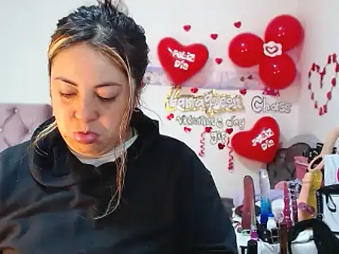 lanaqueen699 online show from 02/15/25, 12:22