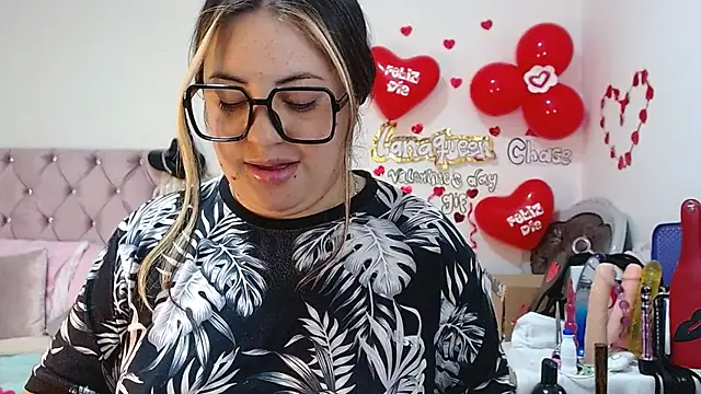 lanaqueen699 online show from 02/24/25, 06:47