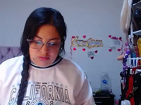 lanaqueen699 online show from 04/14/26, 12:22