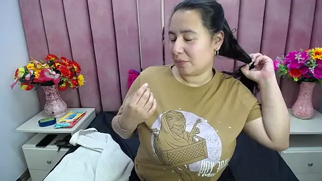 Snapshot of NaomyPrinces chatting on 12/02/24, 01:46 NaomyPrinces online show from 12/02/24, 01:46